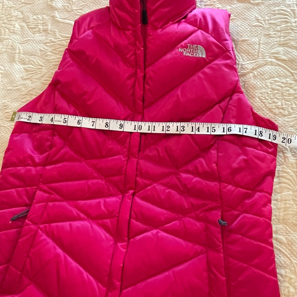 North Face Puffer Vest, size M, EUC, HOT PINK - Picture 8 of 9